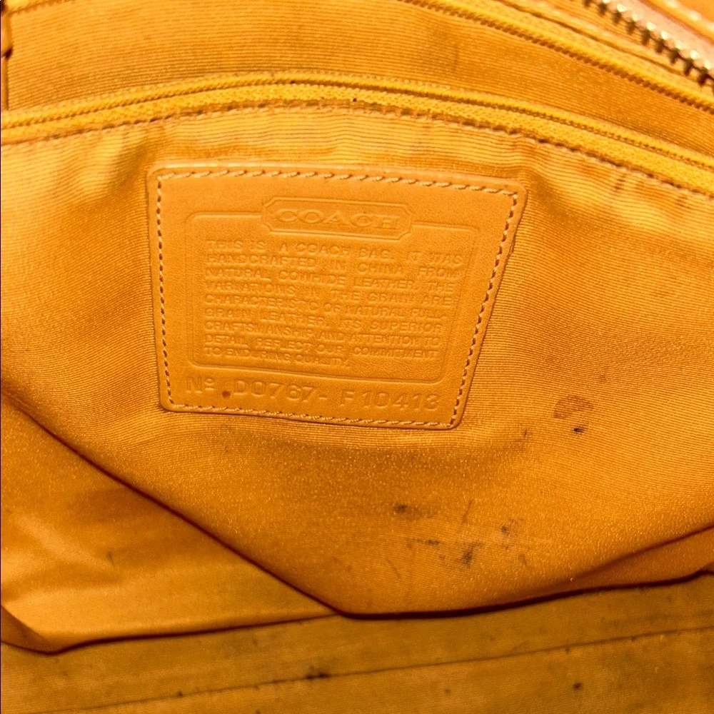 Coach Y2K Light Brown Leather Tote Minimalist Fashion